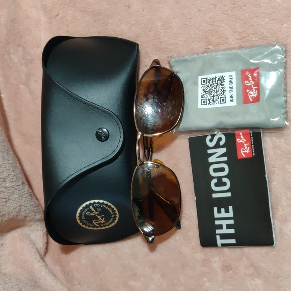 Vintage Ray-Ban sunglasses & new case - Picture 1 of 16